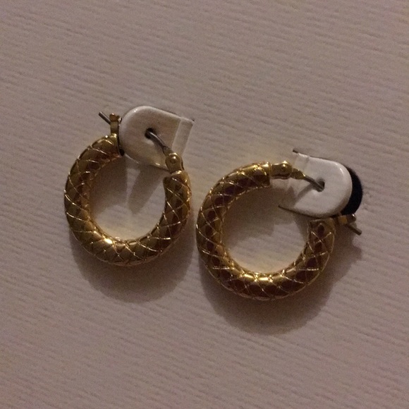 House of Freedom twisted hoop earrings - Picture 2 of 2